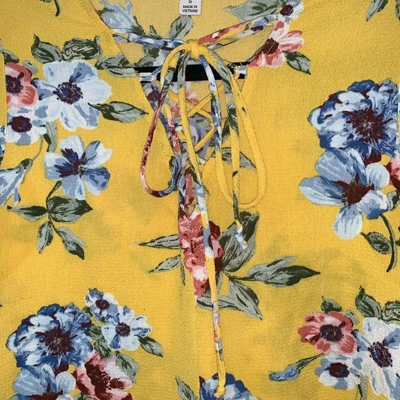 The Outfit Yellow Floral Blouse - Picture 3 of 5
